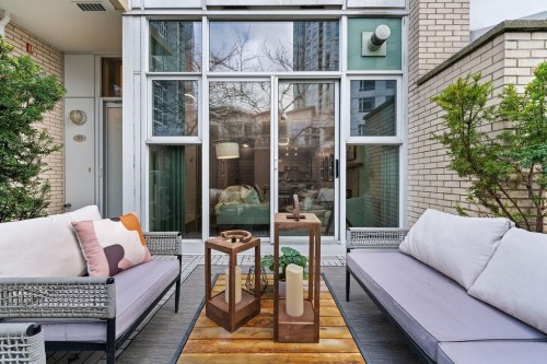 123 Aquarius Mews, Vancouver, BC 