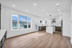 2-3344 Adanac Street  Vancouver, BC V5K 2P3