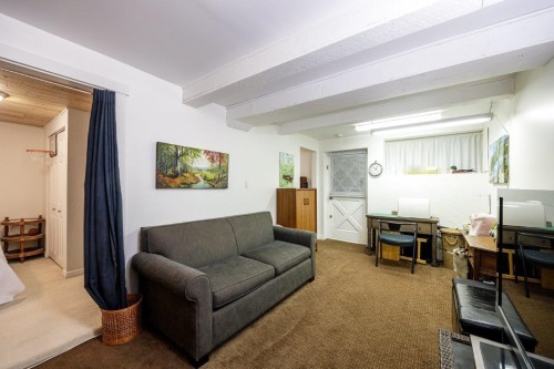 1061 Gladwin Drive, North Vancouver, BC 