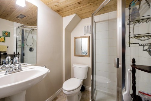 1061 Gladwin Drive, North Vancouver, BC 