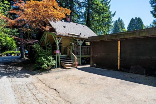 1061 Gladwin Drive, North Vancouver, BC 