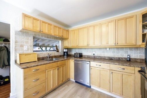 1061 Gladwin Drive, North Vancouver, BC 