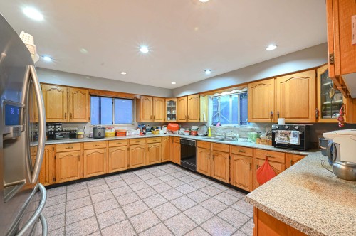 6889 Kerr Street, Vancouver, BC 