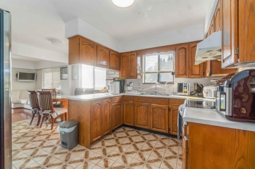 5820 Earles Street, Vancouver, BC 