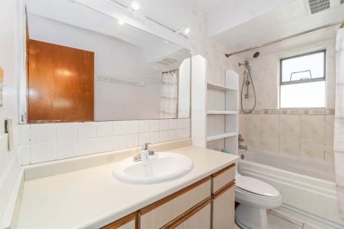 5820 Earles Street, Vancouver, BC 