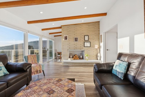 637 Alpine Court, North Vancouver, BC 