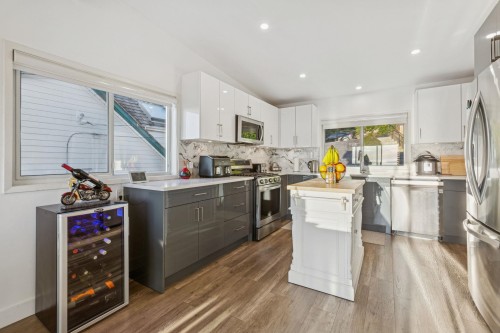 637 Alpine Court, North Vancouver, BC 