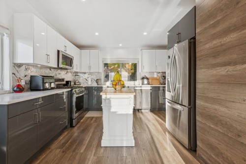 637 Alpine Court, North Vancouver, BC 