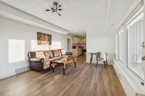 637 Alpine Court, North Vancouver, BC 