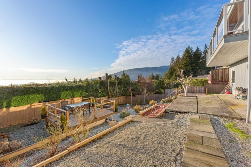 637 Alpine Court, North Vancouver, BC 