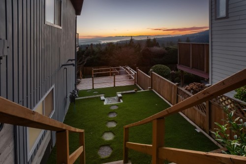 637 Alpine Court, North Vancouver, BC 