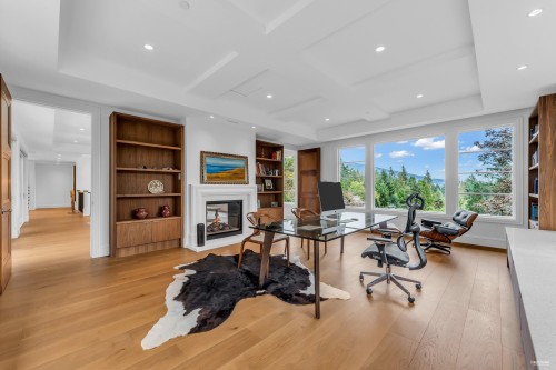 565 Robin Hood Road, West Vancouver, BC 