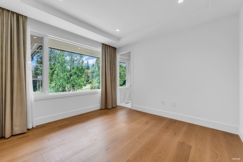 565 Robin Hood Road, West Vancouver, BC 