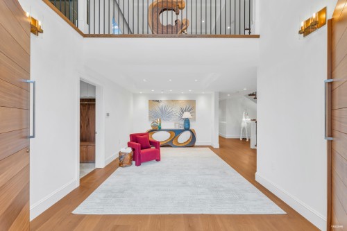 565 Robin Hood Road, West Vancouver, BC 