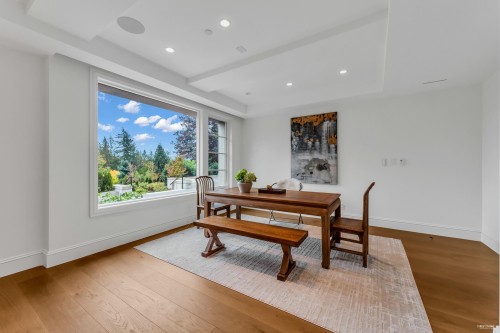 565 Robin Hood Road, West Vancouver, BC 