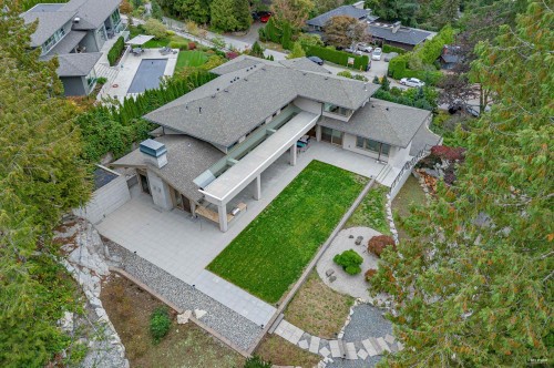 565 Robin Hood Road, West Vancouver, BC 