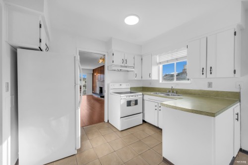 7511 Main Street, Vancouver, BC 