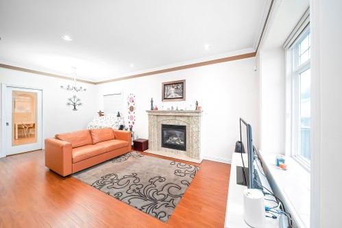 7150 Canada Way, Burnaby, BC 