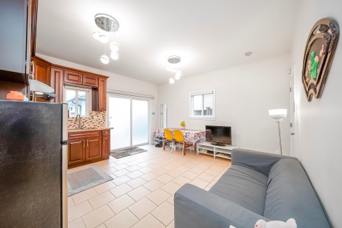 7150 Canada Way, Burnaby, BC 