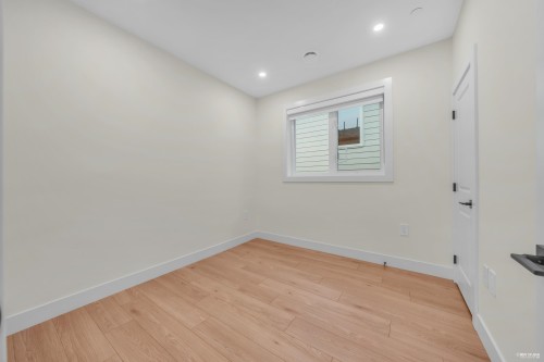 3-3090 Vanness Avenue, Vancouver, BC 