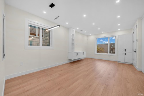 3-3090 Vanness Avenue, Vancouver, BC 