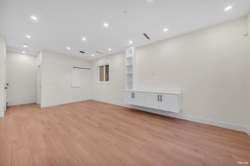 3-3090 Vanness Avenue, Vancouver, BC 