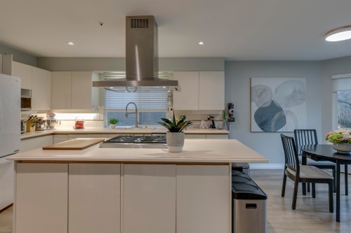 4560 7Th Avenue W, Vancouver, BC 