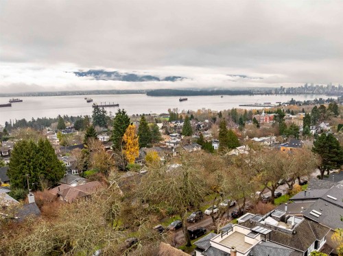 4560 7Th Avenue W, Vancouver, BC 