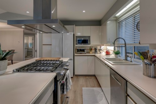 4560 7Th Avenue W, Vancouver, BC 