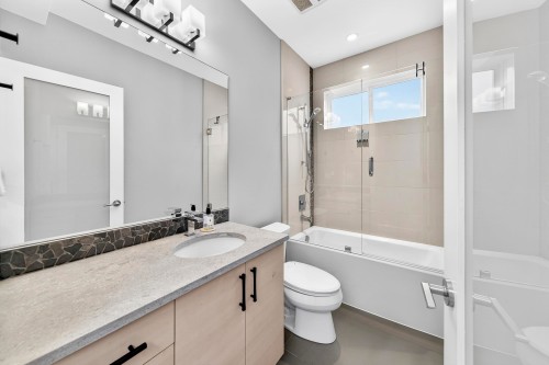 969 18Th Avenue W, Vancouver, BC 