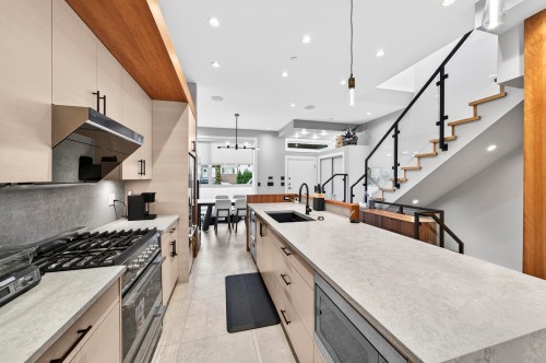 969 18Th Avenue W, Vancouver, BC 