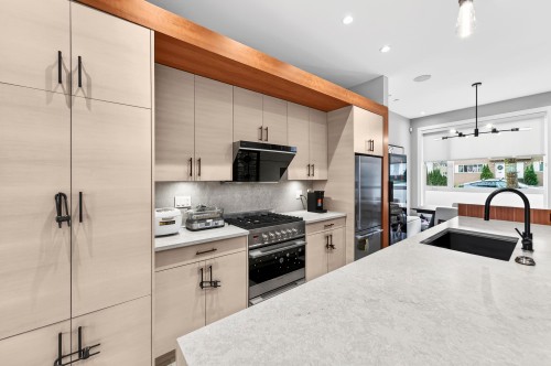 969 18Th Avenue W, Vancouver, BC 