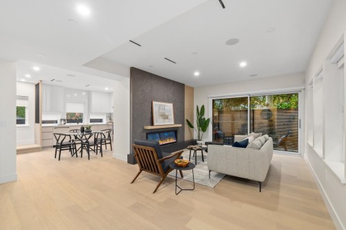 2430 49Th Avenue W, Vancouver, BC 