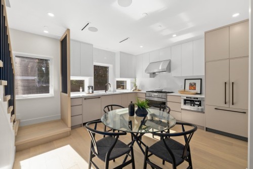 2430 49Th Avenue W, Vancouver, BC 