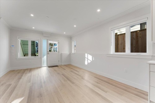 2229 16Th Avenue W, Vancouver, BC 