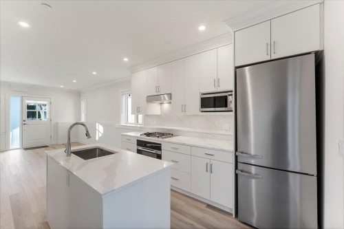 2229 16Th Avenue W, Vancouver, BC 