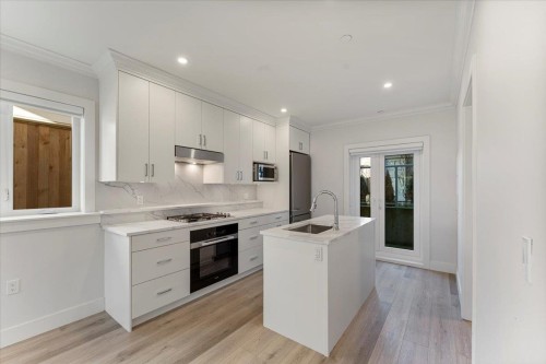 2229 16Th Avenue W, Vancouver, BC 