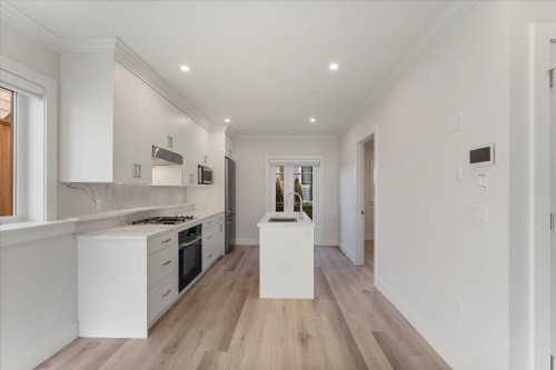 2229 16Th Avenue W, Vancouver, BC 