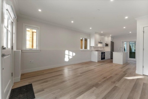 2229 16Th Avenue W, Vancouver, BC 