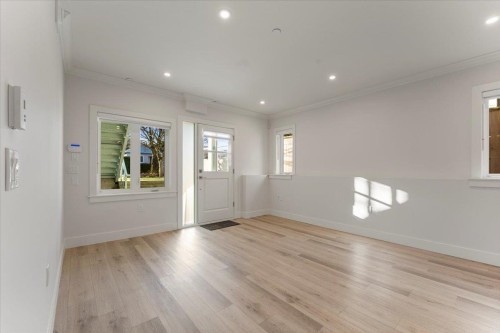 2229 16Th Avenue W, Vancouver, BC 