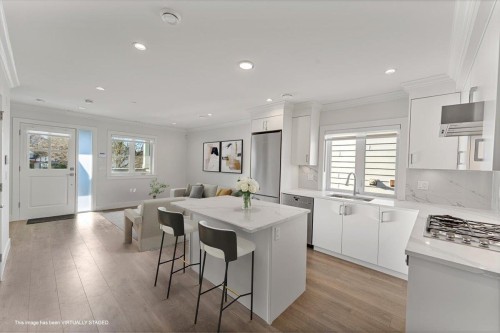 2227 16Th Avenue W, Vancouver, BC 