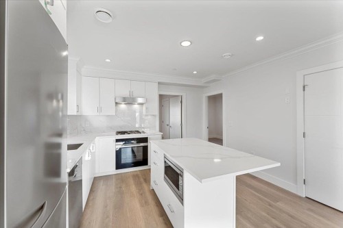 2227 16Th Avenue W, Vancouver, BC 