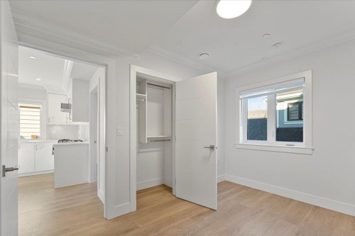 2227 16Th Avenue W, Vancouver, BC 