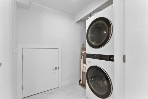 2227 16Th Avenue W, Vancouver, BC 