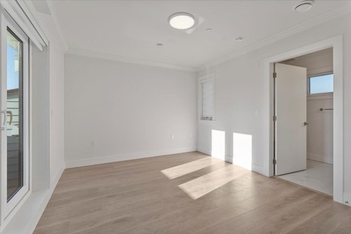 2227 16Th Avenue W, Vancouver, BC 