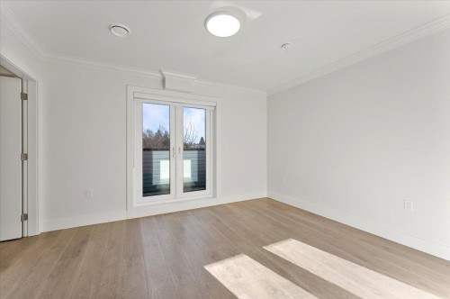 2227 16Th Avenue W, Vancouver, BC 