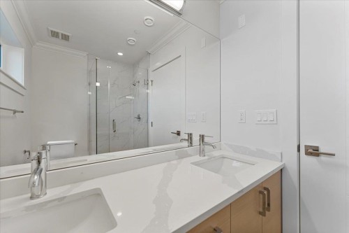 2227 16Th Avenue W, Vancouver, BC 