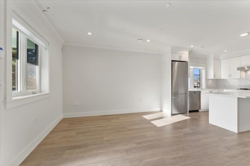 2227 16Th Avenue W, Vancouver, BC 