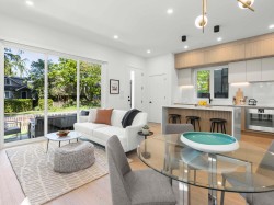 1-4422 6th Avenue W Vancouver, BC V6R 1V3