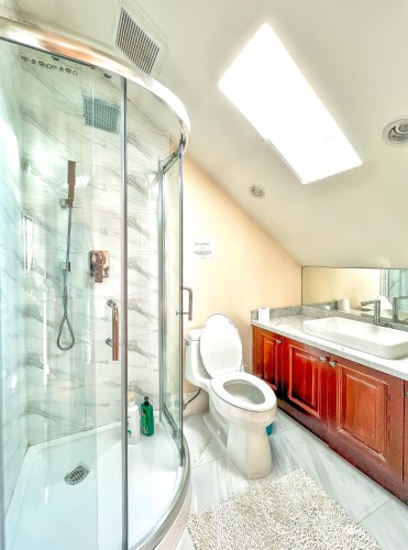 2237 37Th Avenue W, Vancouver, BC 